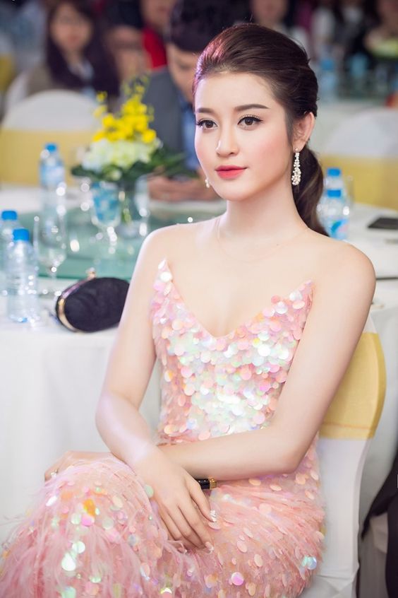 Top 50+ hinh anh nguoi mau xinh dep, khi chat thu hut - Hinh 3.